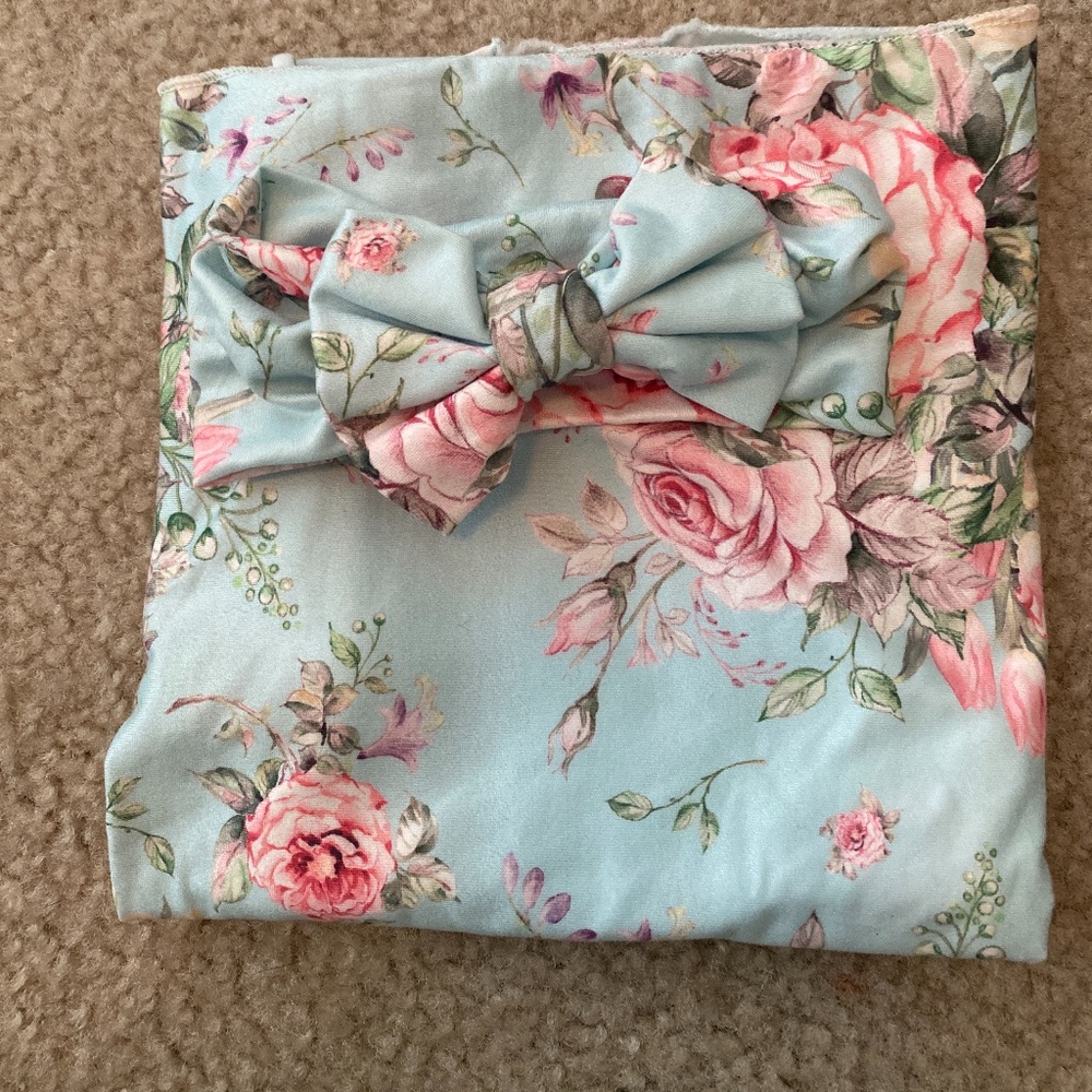 Newborn wrap and bow
